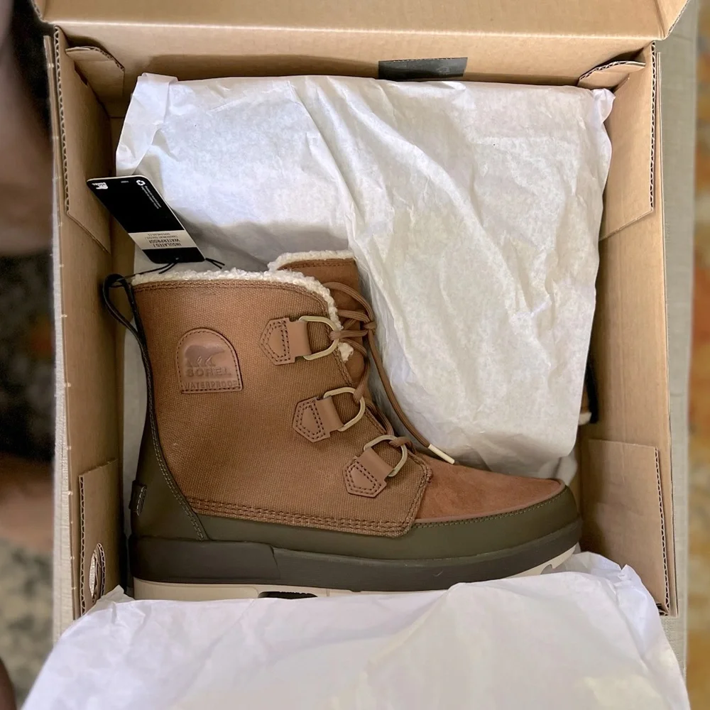 TODAY ONLY!! NWT Sorel Tivoli Lug Sole Boots - Picture 3 of 12